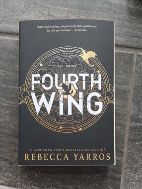 Fourth Wing - Black & Gold Paperback